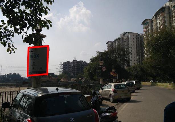 Mall exit to indrapuram underpass
