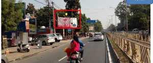 Advertising on Hoarding in Green Avenue  64796