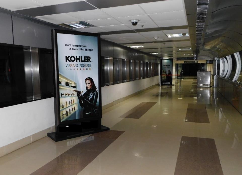 Arrival corridor - 3 x 6 ft - Standee Arrival corridor - 3 x 6 ft - Standee