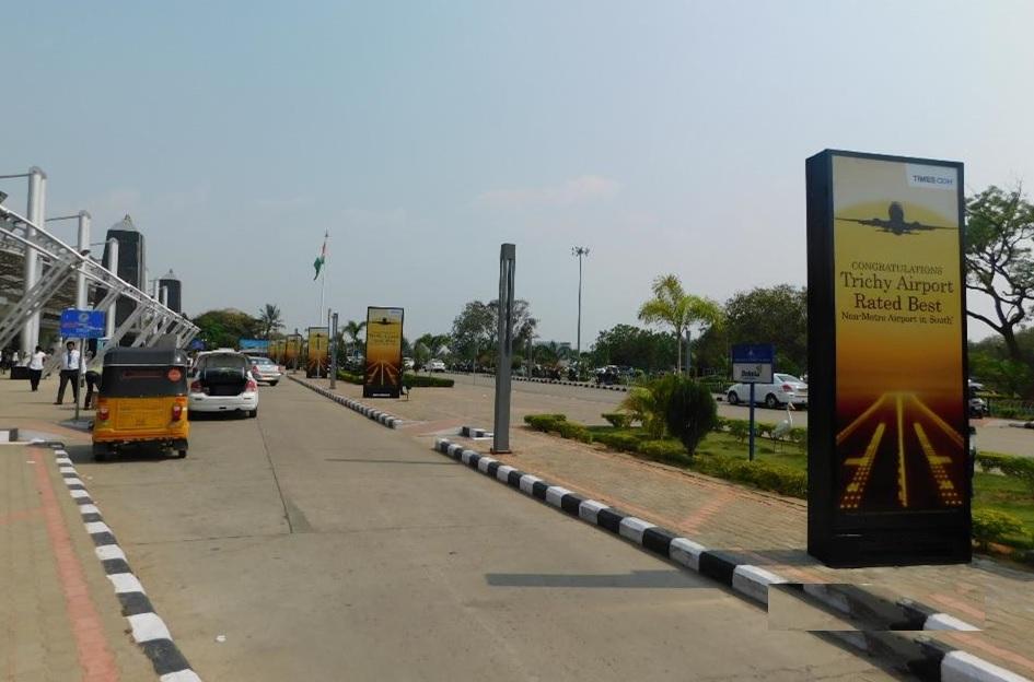 Road Median - Drop Off And Pick Up Road - 4 W x 10 H Ft Road Median - Drop Off And Pick Up Road - 4 W x 10 H Ft